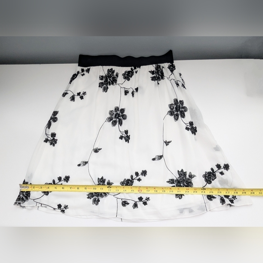 Women's (Size M) White Sheer Flowy A-Line Skirt w/Black Embroidered Florals - Picture 10 of 14